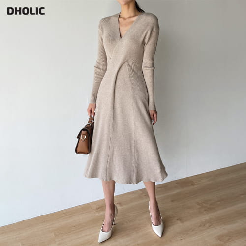 カシミヤ混クロスVネックニットワンピース レディース 韓国ファッション ワンピース ロング丈 Vネック クロスネック 長袖 ニット フレア Aライン カシミヤ混 スリムフィット 無地 モード 大人カジ