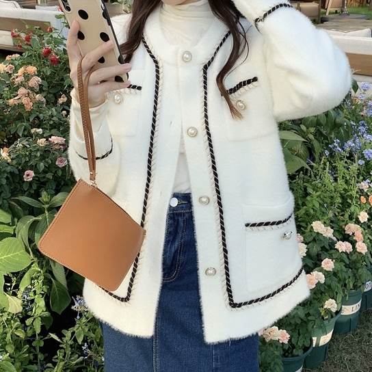 レディース アウター コート ジャケット 上着 長袖 ラウンドネック 前開き デザインボタン ポケット おしゃれ かっこいい レトロ こなれ感 個性的 主役級 存在感 ラフ キュート ナチュラ 抜け感